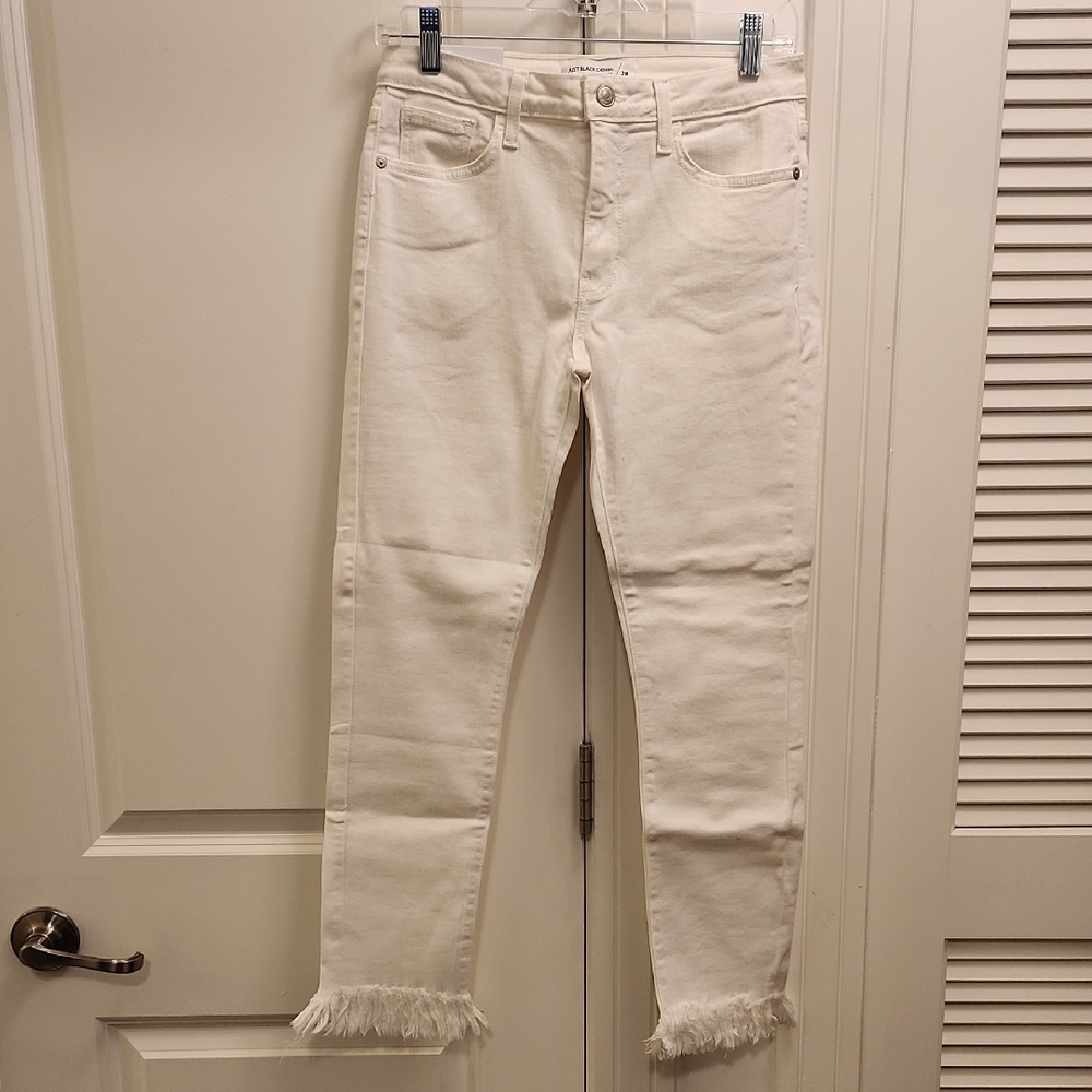 NWT Women's White Frayed Hem Jeans